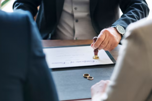 Can a Notary Notarize Divorce Documents in Florida